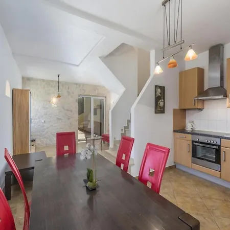 In Novigrad With Private Pool Holiday home Filipac